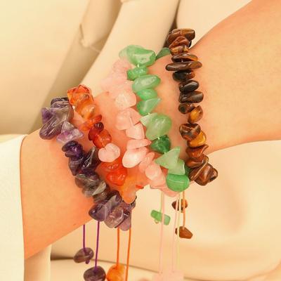 Retro Fashion Irregular Natural Crystal Chip Beaded Adjustable Cord Bracelets for Women Bohemian Style Summer Vacation Jewelry