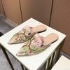 Lieferung neuer modischer bestickter flachsohliger cooler Hausschuhe spitze niedrigabsätzige Damenschuhe
