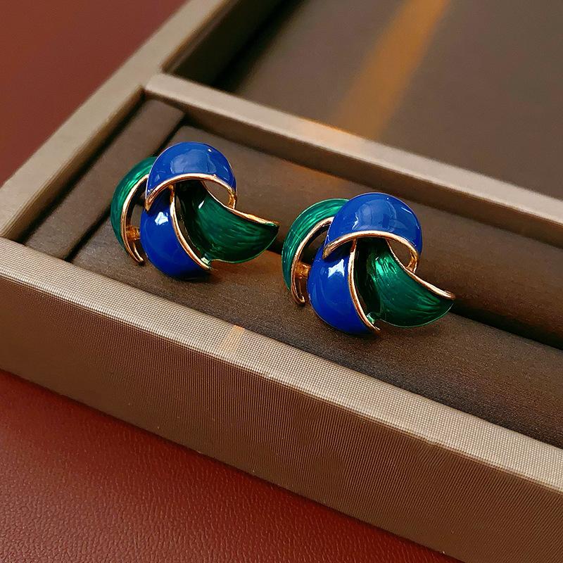 Silver Needle Diamond Round Stud Earrings Court Style Light Luxury Exquisite Earrings Design Sense Niche Earrings