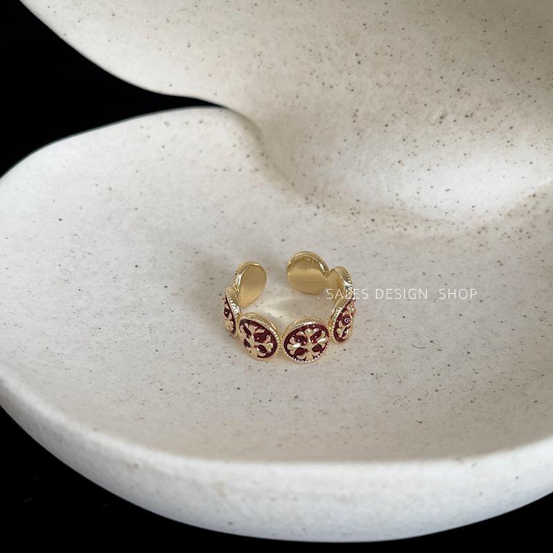 Vintage Pearl Enamel Ring - Unique High-End Fashion Statement.