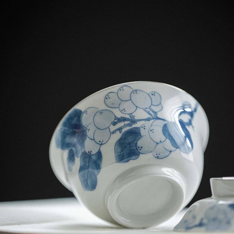 Retro blue and white hand-painted loquat teacup master cup, kung fu tea set ceramic Liu Yinkou tea cup