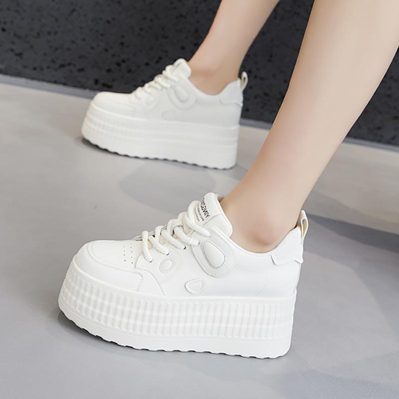 thick-soled little white shoes for women's 2025 spring new muffin versatile explosive casual board shoes small inner height increase women's shoes