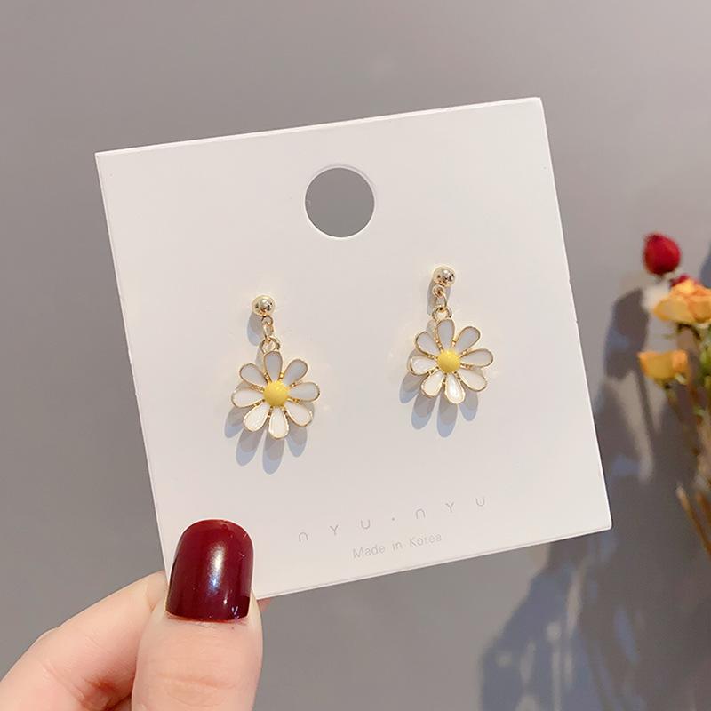 Chrysanthemum Stud Earrings Temperament Small Daisy Earrings Female Simple Hyunya Small Personalized Earrings