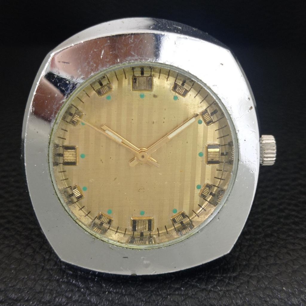 OROLOGIO DA UOMO VINTAGE SVIZZERO BERBERAT A CARICA MANUALE RISTRUTTURATO a704654-1