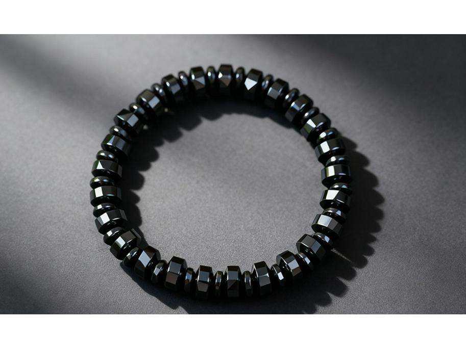 Ručně tkaný náramek z hematitu a černého žlučového kamene s korálky