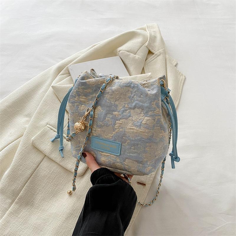 

Small bag women s 2024 new fashionable casual and beautiful bucket bag niche simple personality foreign style crossbody armpit bag