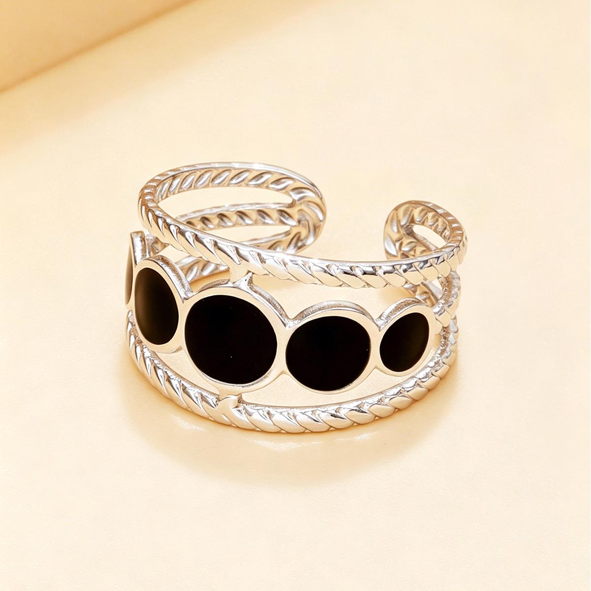 Elegant Retro Black & White Enamel Twisted Chain Stainless Steel Ring