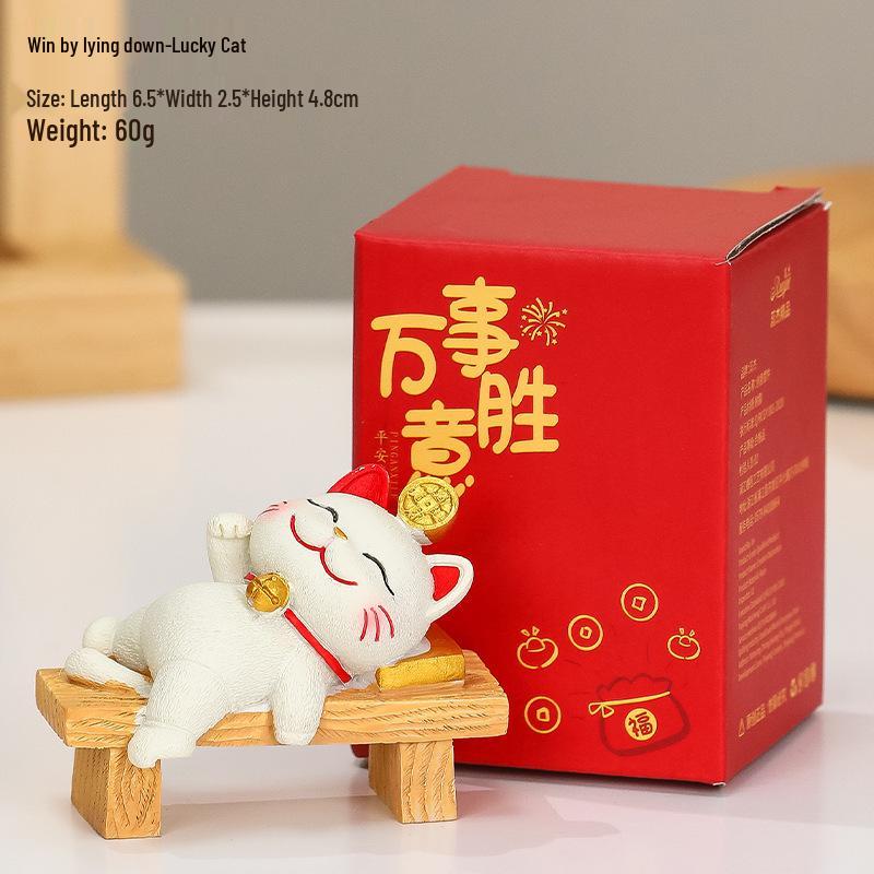 Handmade Resin Lucky Cat Figurine: Cute Desk Decoration and Creative Office Gift 2025