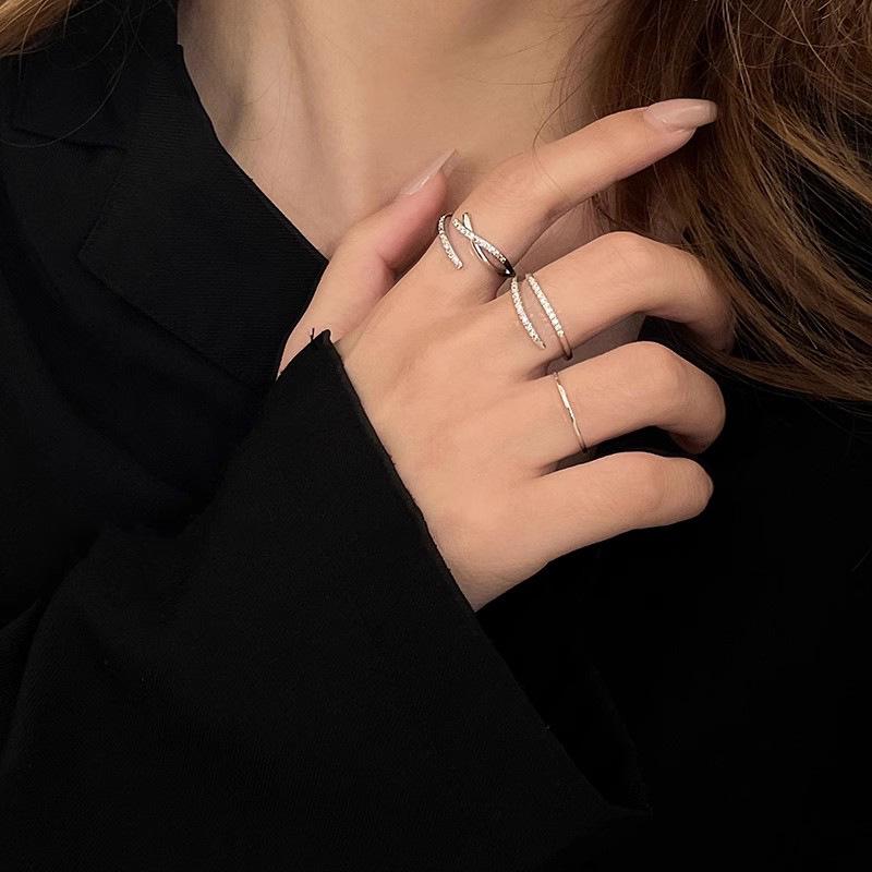 Trendy Minimalist Crushed Diamond Women's Ring: Light Luxury, High-End Feel, Versatile Silver Thin Band with Niche Personality.