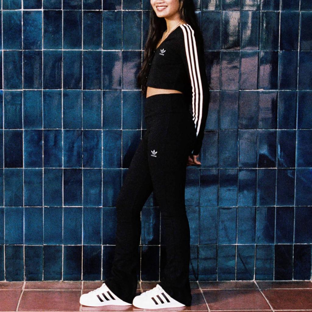 Adidas Originální Základní Žebrované Zvonové Kalhoty s Logem Dámské Spodky Černé II8056