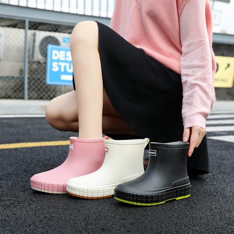 Women's Autumn And Winter Fashionable Short Tube Rain Shoes Waterproof Rubber Shoes
