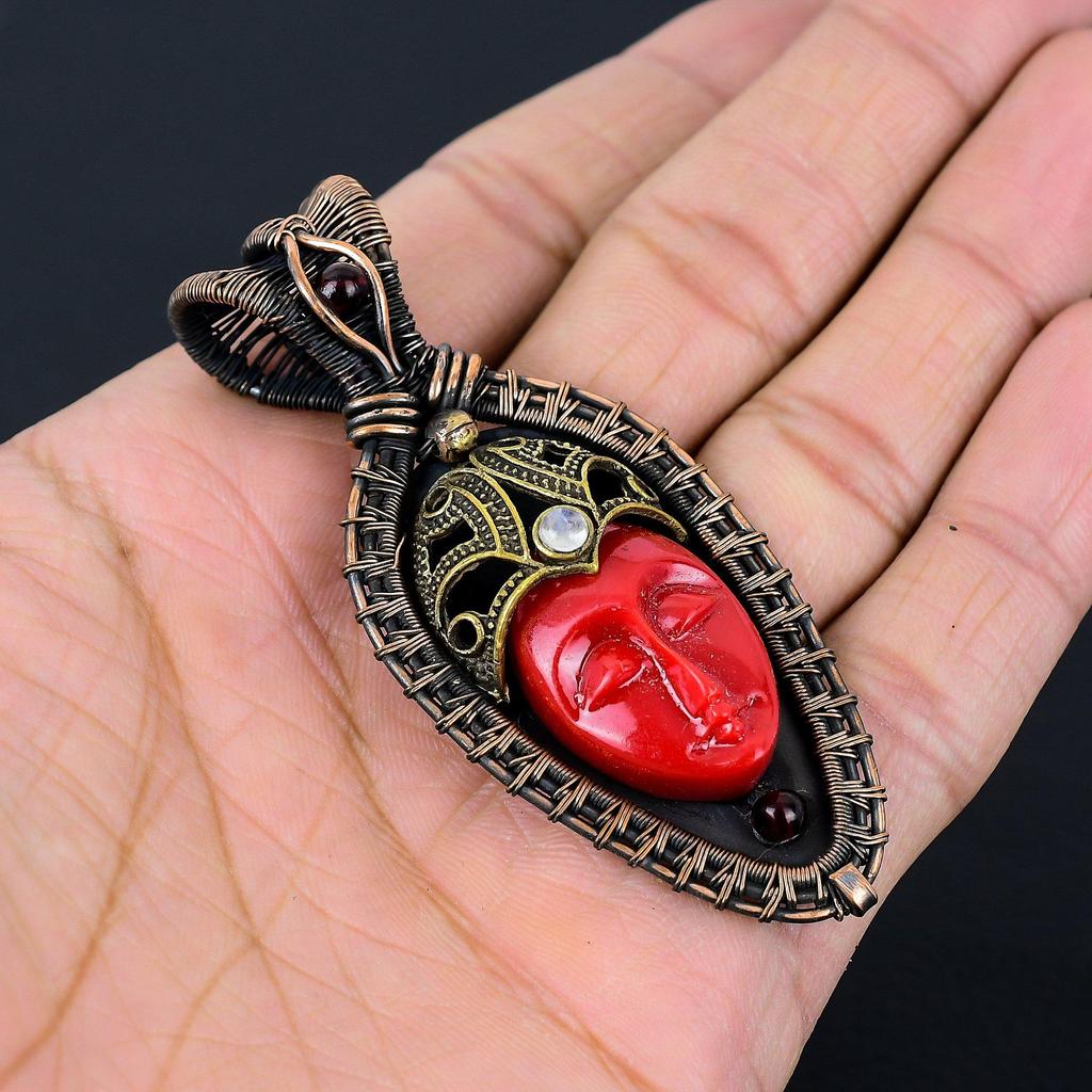 Funkelnd Rot Geschnitzter Knochen Gesicht & Mondstein Edelstein Kupferdraht Wickel Handgefertigter Schmuck Anhänger