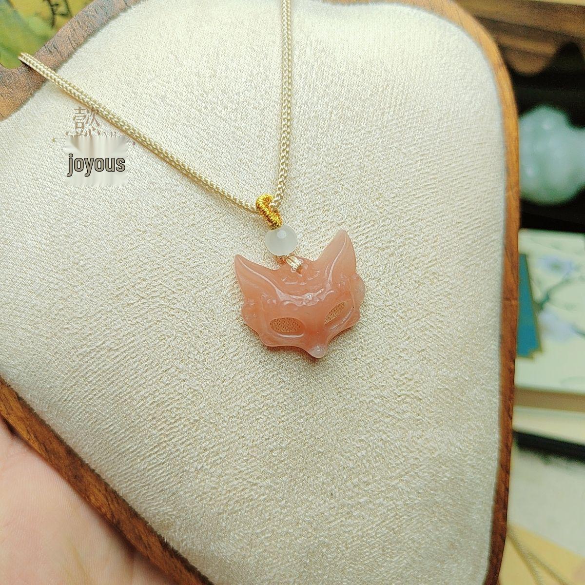 Пендент-маска лисы с цветком персика из золотого шелкового нефрита Синьцзяна и браслет на ключицу