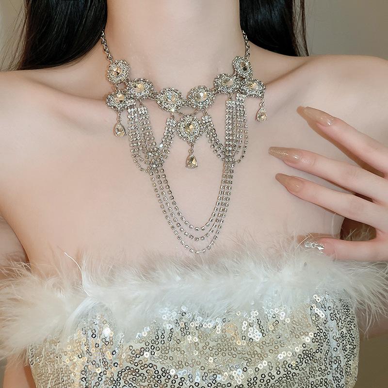 Light luxury diamond-encrusted water drop necklace, fashionable personality, heavy industry neck chain, bridal evening dress, high-end accessories