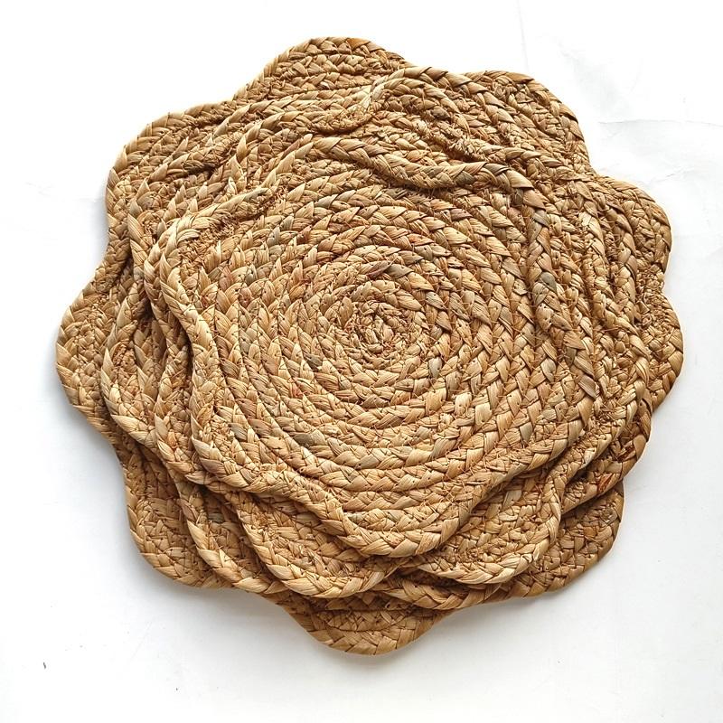 Eco-Friendly Corn Husk Woven Table Mat,Flower-Shaped Handwoven Heat Resistant Placemat,Non-Slip Trivet for Hot Dishes & Pans