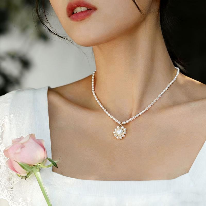 Hand-woven natural freshwater pearl necklace female sunflower high-end light luxury French retro pendant collarbone chain