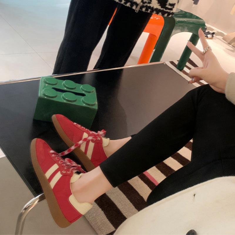 [Support] Red Retro Women's New Leather Flat-bottomed Versatile Casual Sports Shoes