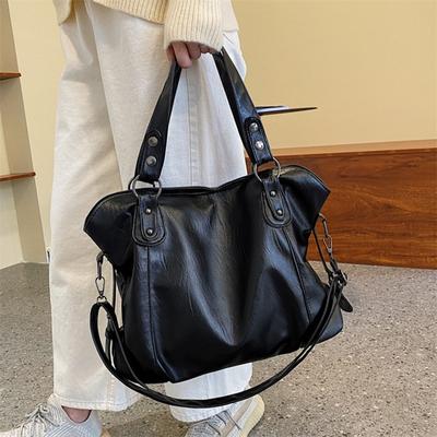 Svart axelväska med stor kapacitet för kvinnor Stor shopper-väska Enfärgad mjukt läder Crossbody-handväska Dam Rese-väska
