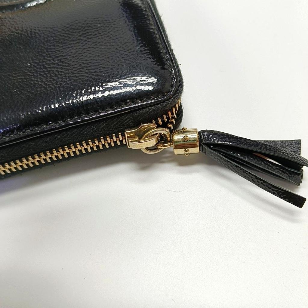 [Pre-Owned] Soho Black Patent Leather Quilted Wallet With Gold Hardware - Very Good #TAZ1HS