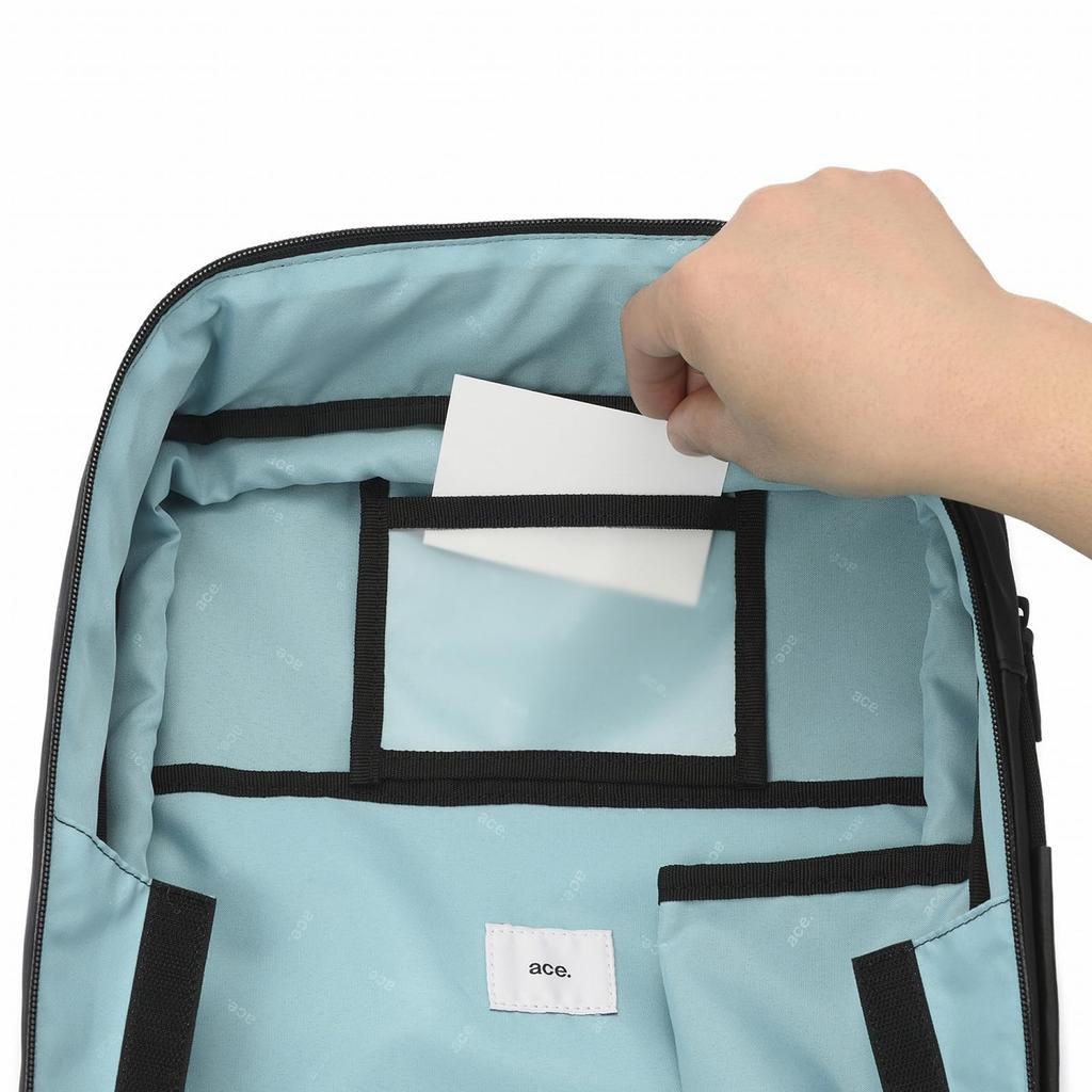 Ace Gene Gadgetable PF Phase Free Ryggsäck, Utbyggbar Kapacitet, Rymmer A4-storlek, 13,3-tums Laptop, Inkluderar Visselpipa och Bröstrem, och Utrustad med