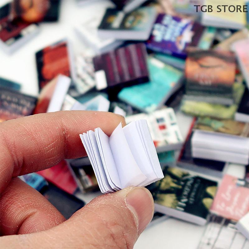 100 Stück Miniatur-Puppenhausbücher Klassische Mini-Klappbücher Notizbuch Zufälliger Stil Möbel Dekoration Zubehör