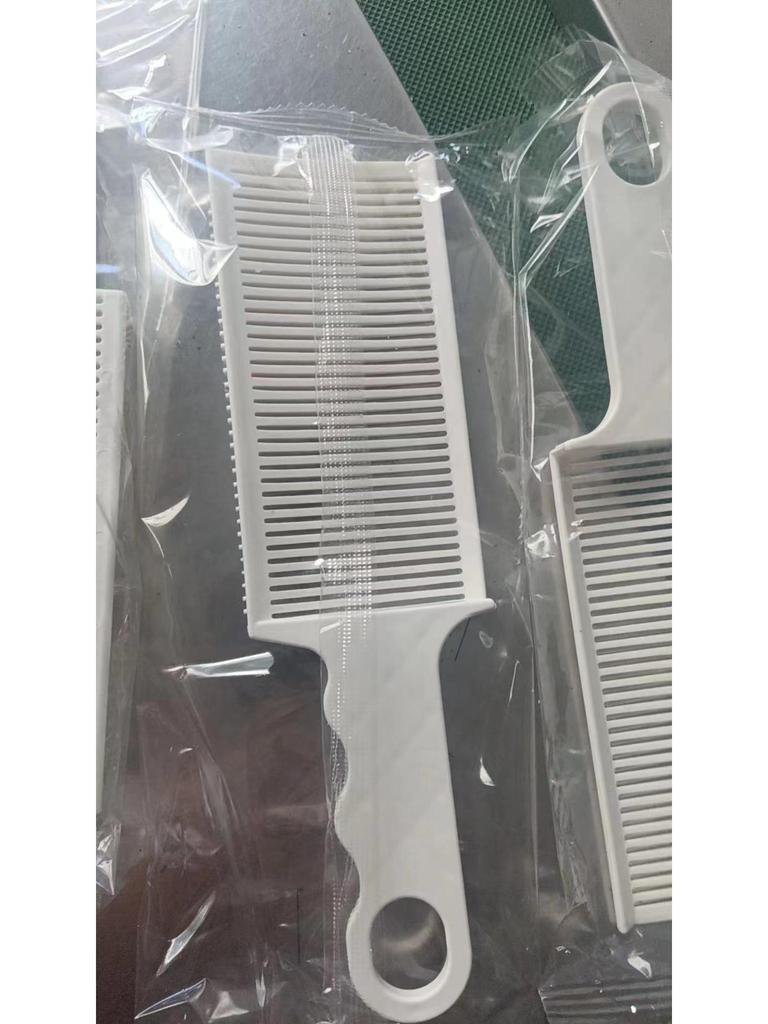 Plastic Pompadour Fade Barber Comb: Convenient Flat Top Clipper & Styling Tool for Home Haircuts