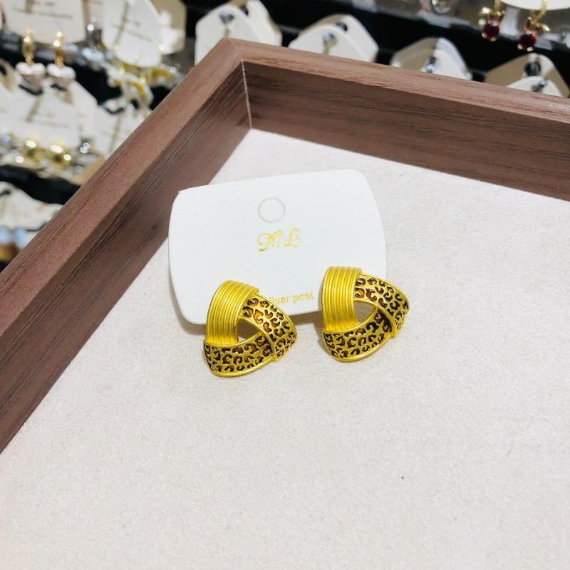 

Tibetan Silver Enamel Leopard Print Triangle Geometric Stud Earring for Women Punk Fashion Jewelry Minimalist Accessory