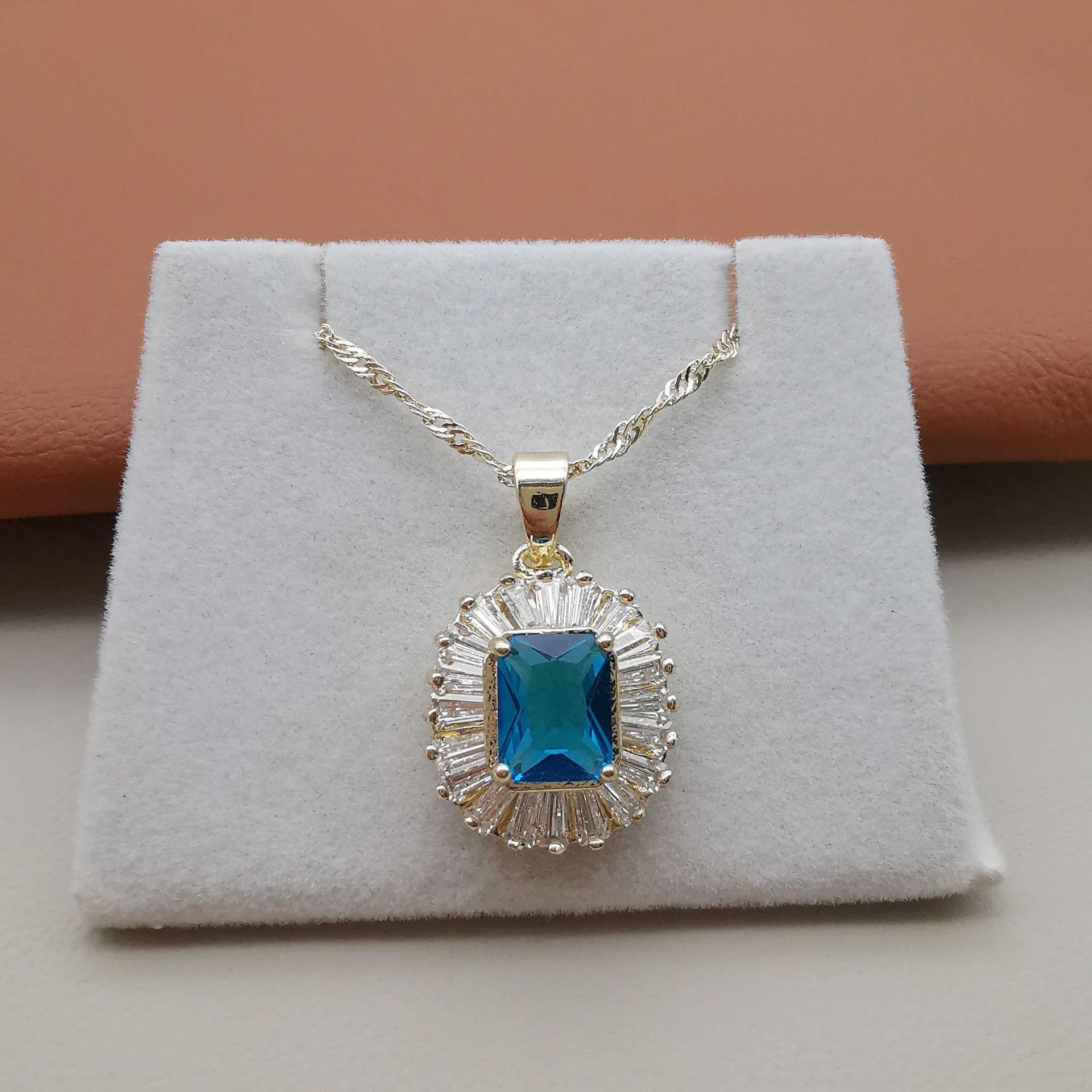 

High End Geometric Zircon Pendant Necklace with Versatile Temperament