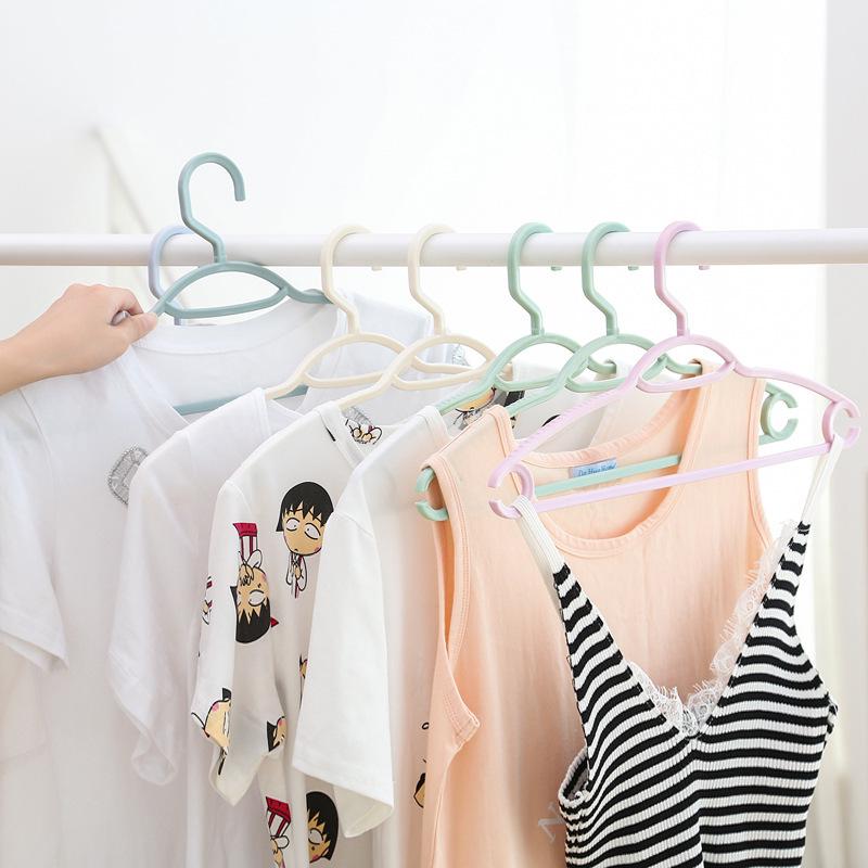 Non-Slip Multifunctional Plastic Clothes Hanger for Adults and Students