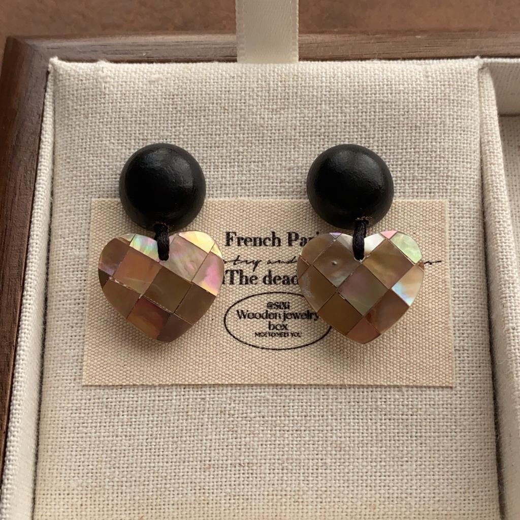 Colorful Natural Pearl Shell Earrings Light Luxury Natural Texture Earrings Fashion Premium Commuter Personality Daily Earrings