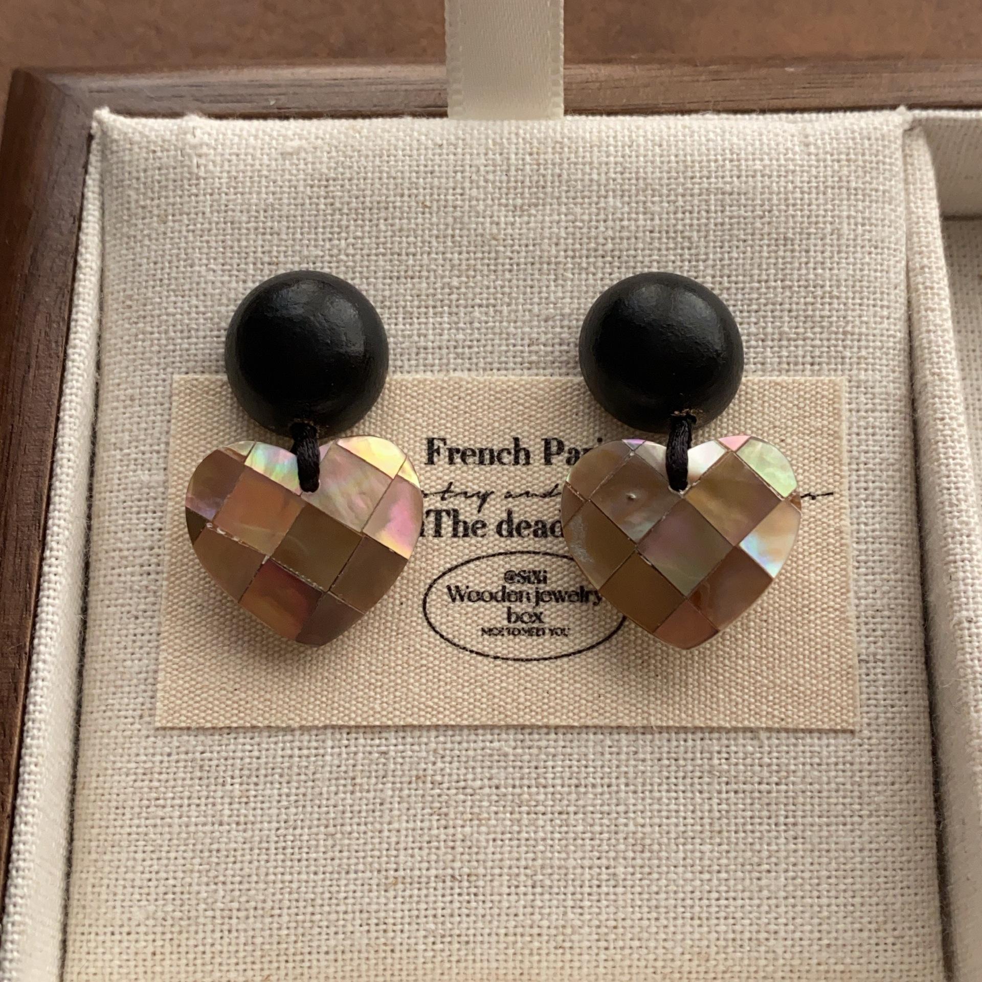 

Colorful Natural Pearl Shell Earrings Light Luxury Natural Texture Earrings Fashion Premium Commuter Personality Daily Earrings