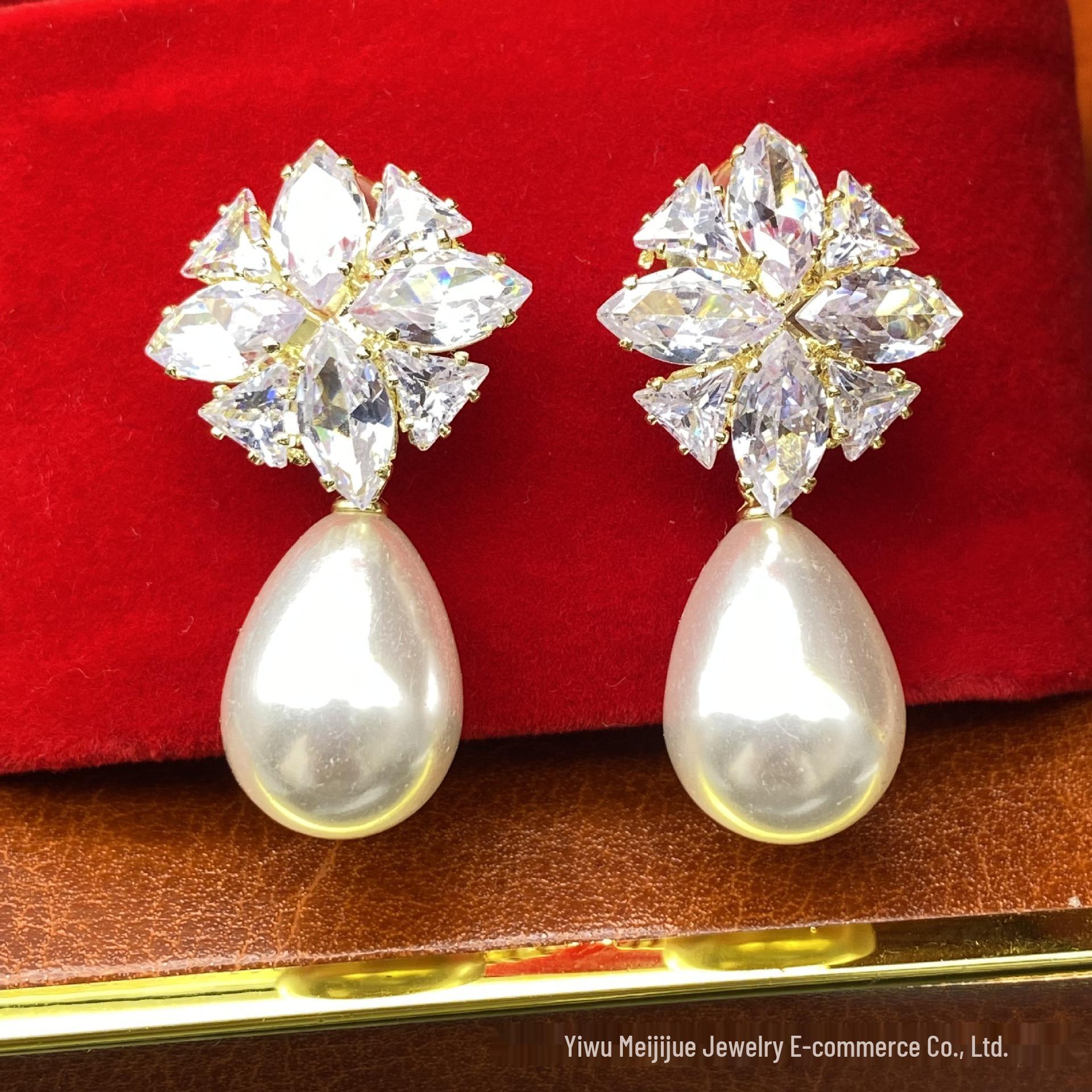 Серьги из серебра S925 с жемчугом в форме слезы: Элегантная инкрустация цирконами, Французский роскошный придворный стиль