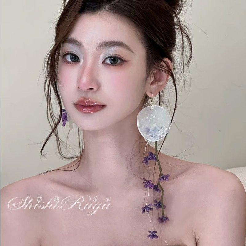 

Асимметричные серьги-цветы с бахромой из ракушек, элегантный темперамент, универсальные крючки для ушей, нишевая мода, серьги высокого класса