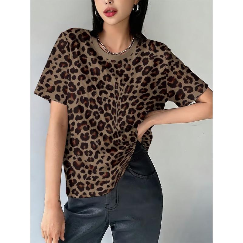 T-shirt Fashionable women's T-shirt with classic leopard print 1 piece
