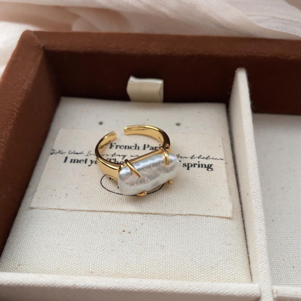 French Romantic Style Niche Design Temperament Blogger With High Sense Ring Retro Simple Resin Brown Ring