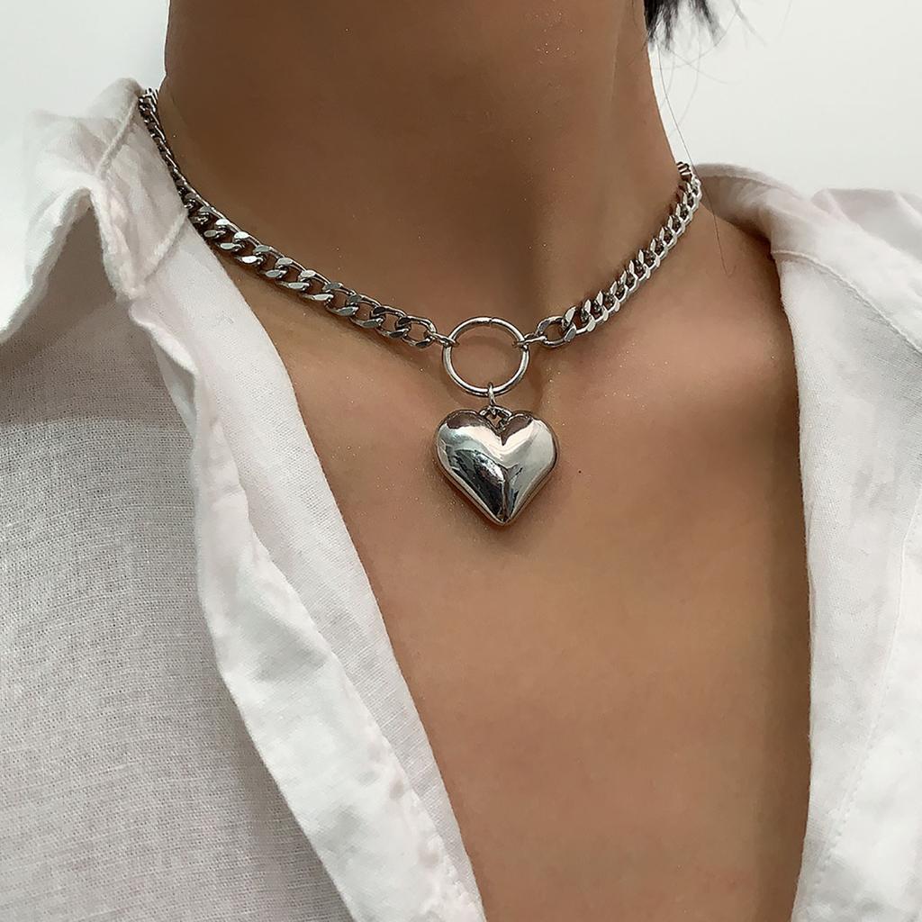 Exaggerated Big Heart Pendant Clavicle Necklace for Women's Simple Gold Metal Girl Birthday Jewelry Gift