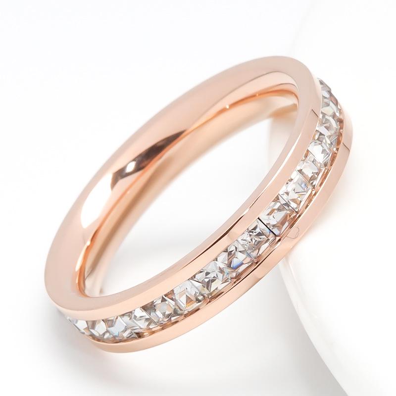 Inel Simplu Stil Coreean din Oțel Titan cu Model Floral cu Diamante pentru Femei - Inel de Cuplu la Modă