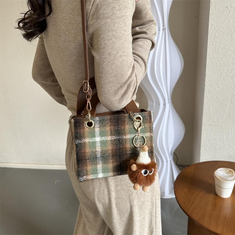 Fashionable Small Bag for Women In Autumn and Winter Versatile New Fashionable One-shoulder Crossbody Bag for Women In Handheld Concubine Bag