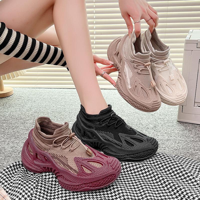 One-pedal soft-soled dad shoes for women 2025 summer new trend mesh shoes breathable thick-soled fly-woven casual sports shoes
