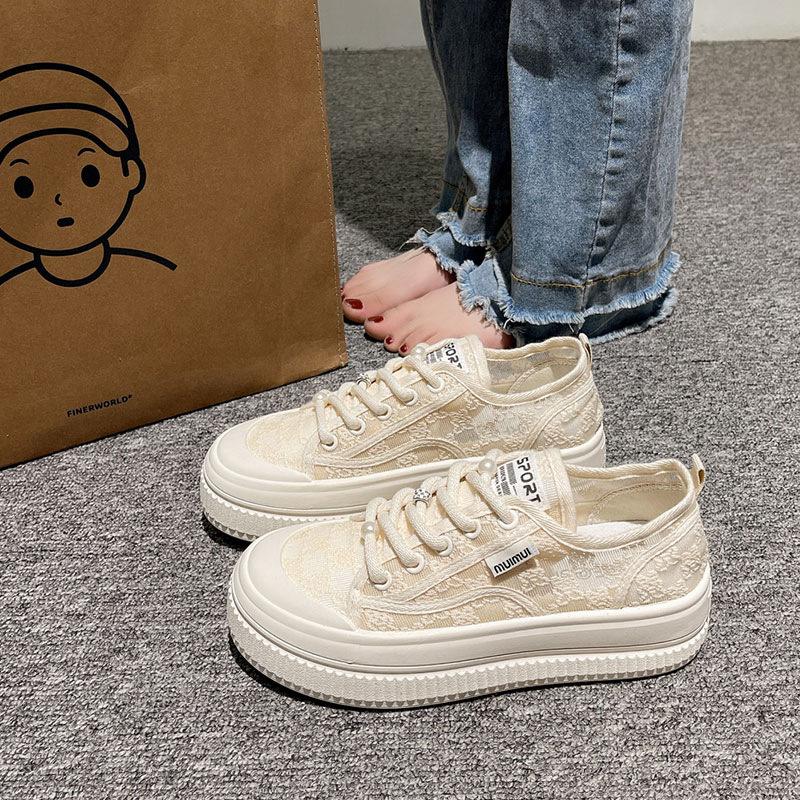 

Дышащие маленькие белые туфли женские туфли 2025 новая летняя сетчатая обувь универсальные на толстой подошве на шнуровке тонкие повседневные кеды 40