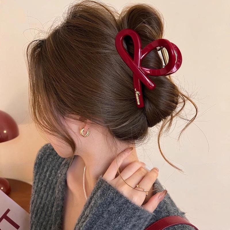 Nischen Hautaufhellende Rote Krallenklemme für Frauen - 2024 High-End Weihnachten Half-Updo Kopfschmuck