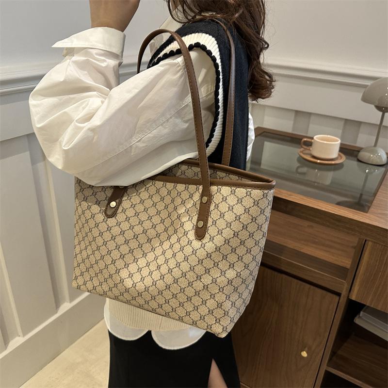 Go To Work Retro Large-capacity Shoulder Bag Women's 2025 Winter New Casual Personalized Tote Bag Fashion Underarm Bag