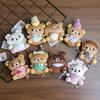 Süßer Rilakkuma 20. Jubiläum Filialleiter Cartoon Weicher Mini-Plüschbär Schlüsselanhänger Dekoration Stofftier Lustiger Rucksackanhänger