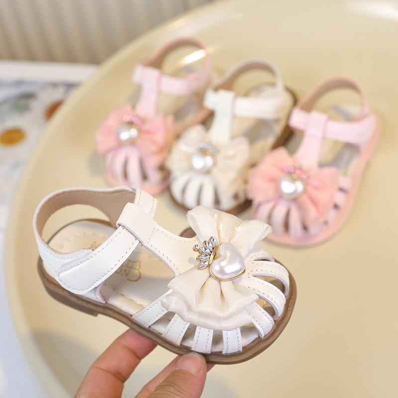Baby Girls Walking Shoes Hollowed-out Kids Sandals Pu T-strap 2025 New Girls Princess Shoes with Sweet Bowtie Love Heart Pearl