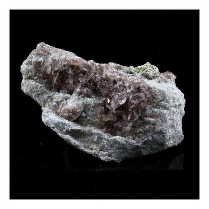 Pierres et Minéraux. Axinite. 128.0 ct. La Balme d'Auris, Bourg d'Oisans, Isère, France..