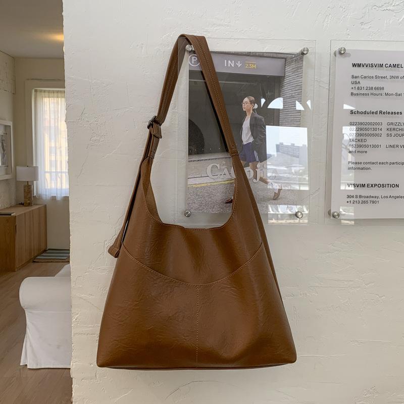 Large Capacity Bag Women's Autumn Retro Shoulder Tote Bag Soft Leather Commuter Tote Bag Casual and Simple