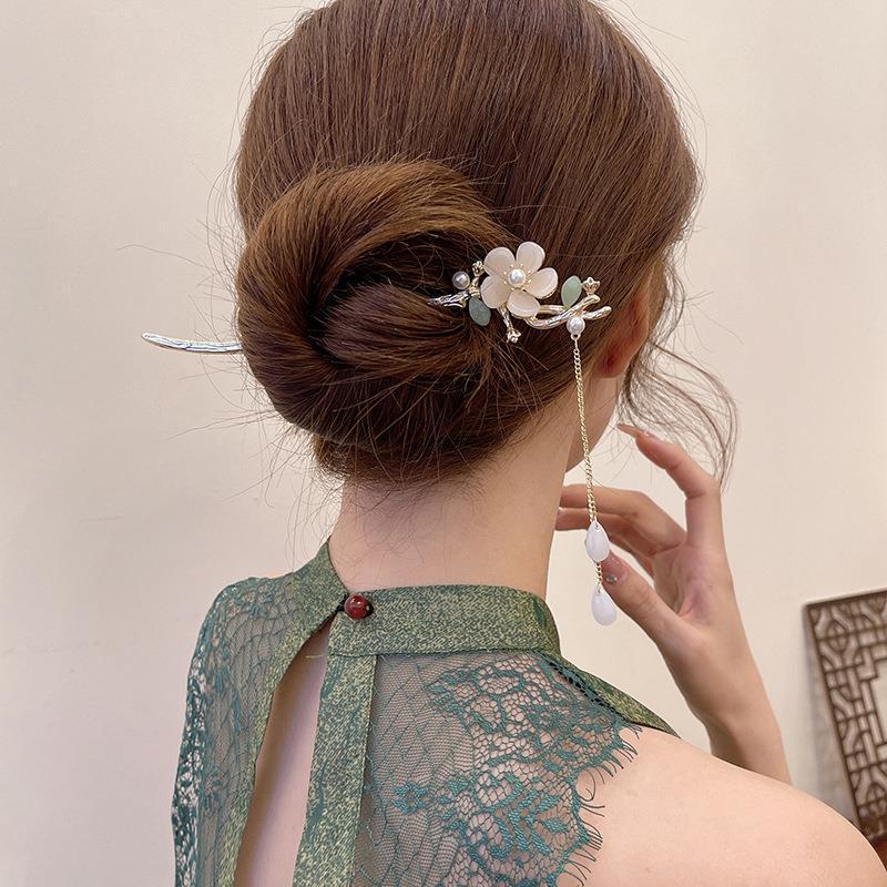 Four Seasons Chinese Tassel Hairpin: Ancient Style Hanfu with Fresh Pearl and Jiangnan Classical Cheongsam Hair Accessory