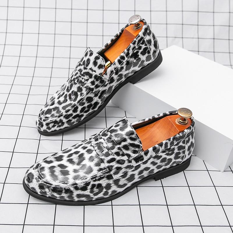 Fashion Luxury Designer Pointed Leopard Pattern Patent Leather Shoes For Men Formal Wedding Prom Dress Homecoming Footwear Penny Loafter