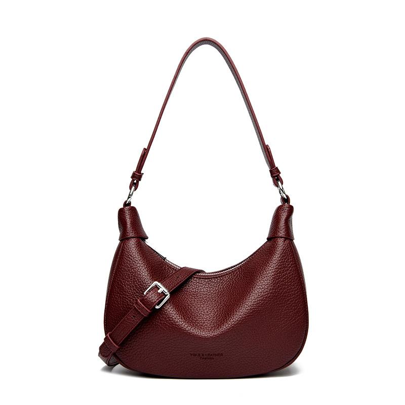 A Stylish Handbag with A Trendy Korean Style and A Simple Crossbody Crescent-shaped Bag