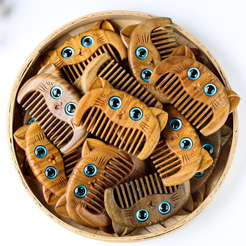 Green Sandalwood Compact Cat Comb - Mini Wooden Hair Comb for Children, Portable and Engraved.